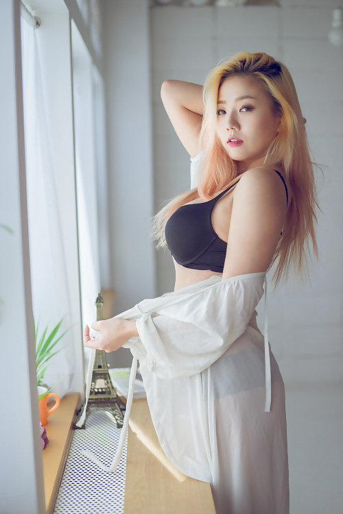 Hot Asian Blond In Picture