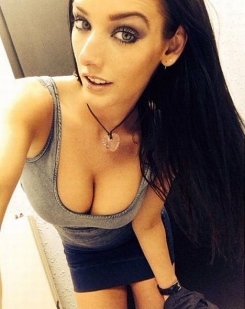Great Brunette In This Incredible Selfshot Photo